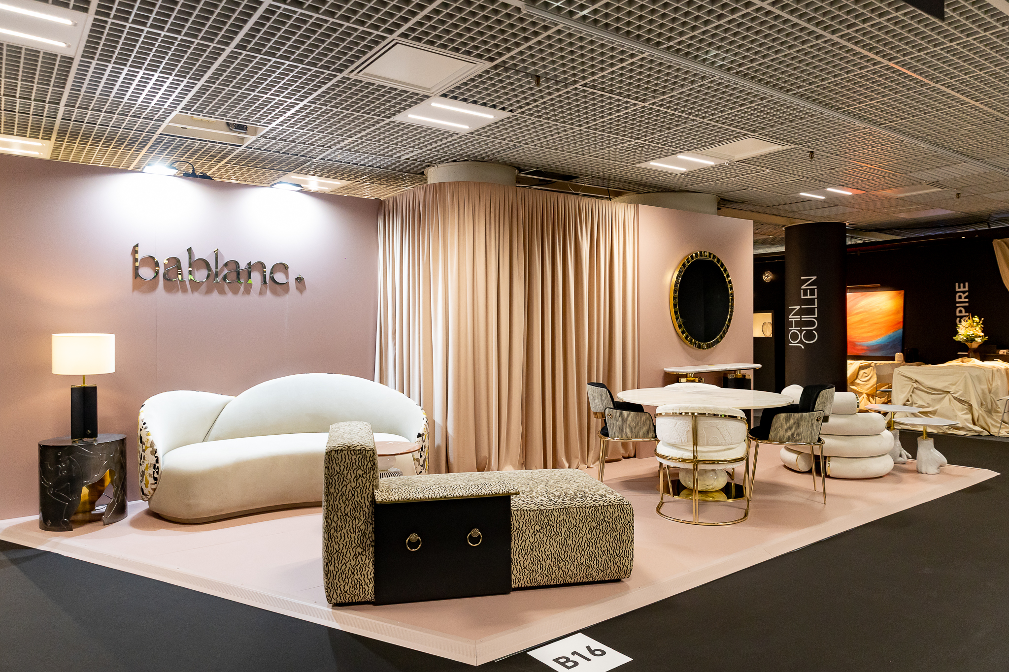 Stand nu - photo du salon