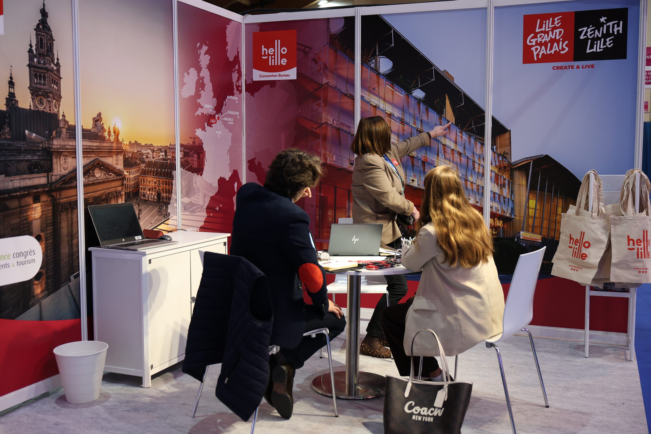 Equipped stand - show photo