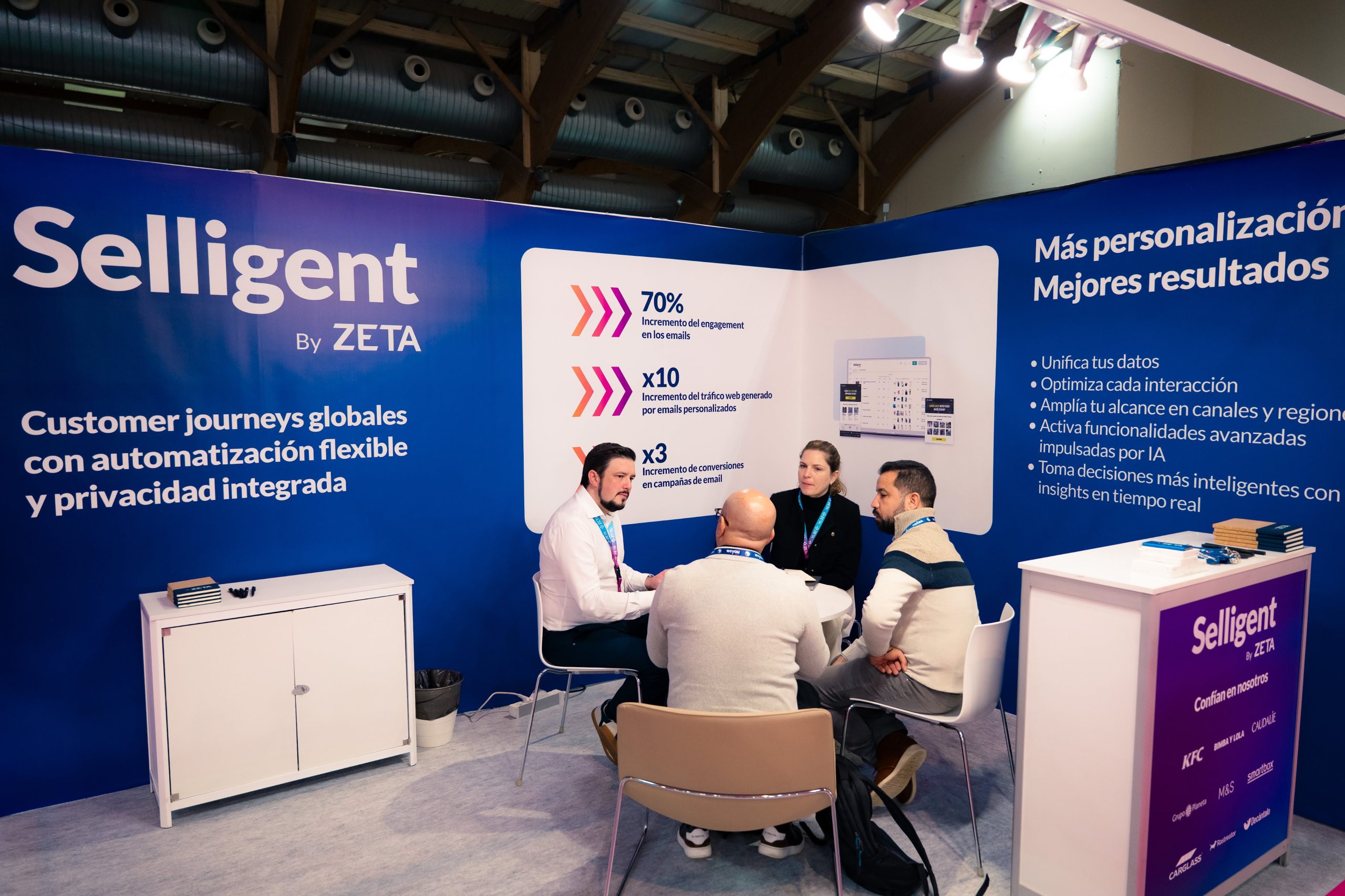 Equipped stand - show photo